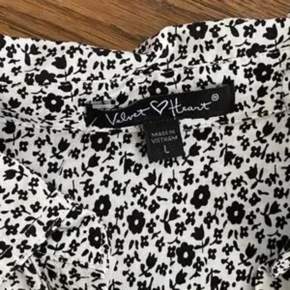 Velvet Heart Elisa Roll Tab Button-Down Black White Floral Pattern Blouse Size L - Picture 3 of 13